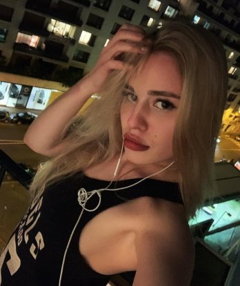 Не удивляйтесь, если мои волшебные руки взорвут ваш мир океаном эмоций, а мои губы нежно поцелуют ваше тело.
📸 Хочешь увидеть меня воочию? На моих фото ты сможешь увидеть, какая я прекрасная и желанная девушка! Вне всяких сомнений, я самая красивая и сексуальная проститутка Москвы.
🌟 Работаю только для истинных ценителей красоты и страсти. Моя миссия - подарить вам незабываемую встречу, воплотить самые развратные фантазии и оставить яркие воспоминания на всю жизнь.
💌 Уверена, что отзывы моих постоянных клиентов, которые в полном восторге от моих услуг, только подтвердят, что я лучшая индивидуалка в Москве.
🌆 Жду вашего звонка, чтобы показать вам все, на что способна в нашей встрече в Москве. Я буду ждать вас! 💋 Вика
